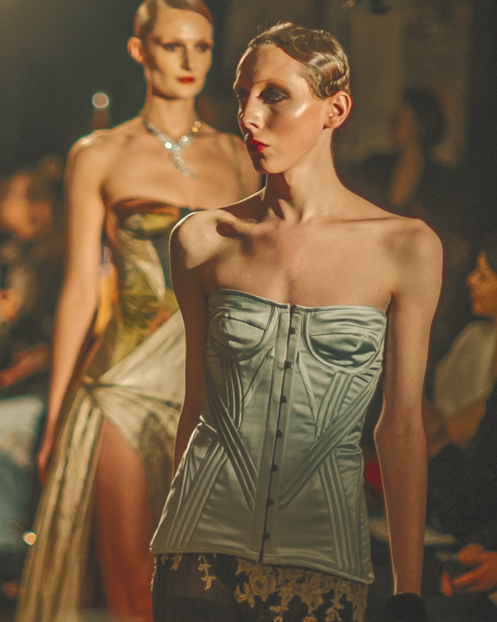 Hannah Bustier - Glace view 3