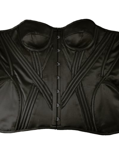 Photo of Hannah Bustier - Obsidian